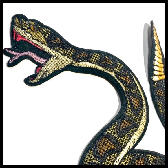 🌿LARGE SNAKE IRON-ON PATCH! 🌱 - Picture 5 of 6